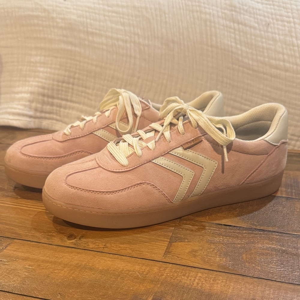 Dr. Scholl's Pink and Cream Sneakers
